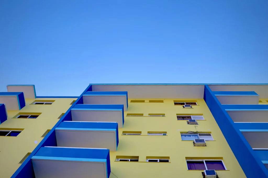 La irrupción de la IA generativa en empresas marca un punto de inflexión en la evolución de la Big Data y digitalización en las empresas. Ya no se trata únicamente de analizar datos históricos, sino de generar contenido, automatizar conocimiento y crear nuevos activos digitales a partir de la información corporativa.