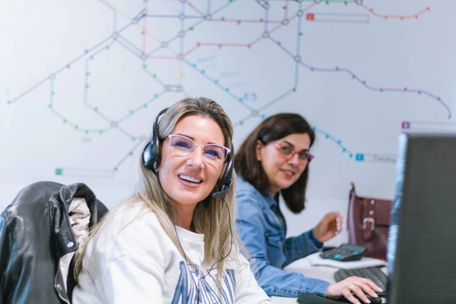 Inteligencia artificial para empresas 28 asistente inteligencia artificial operadores telefónicos atención al cliente opensistemas