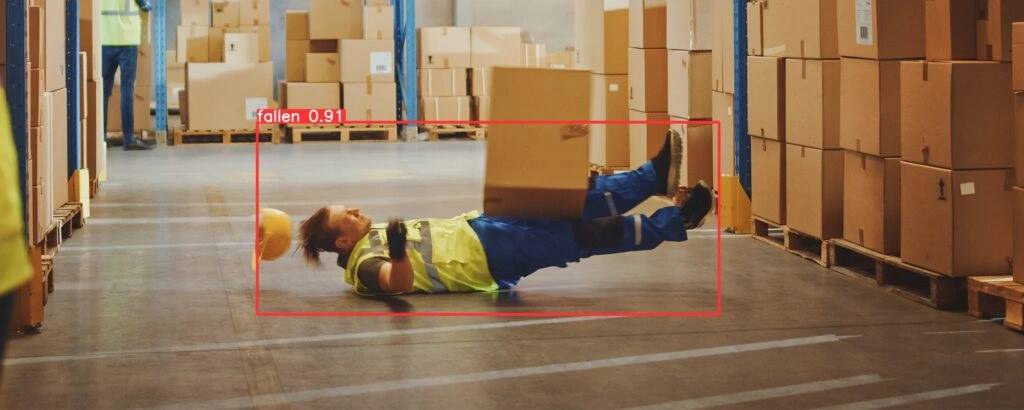 Persona teniendo una caída y vista por tecnologías de visión artificial