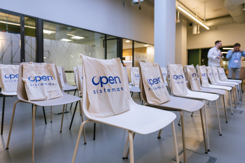 Lo que aprendimos sobre inteligencia artificial generativa en Lead&Inspire 1 OpenSistemas Evento inteligencia artificial generativaLeadInspire May2025 1