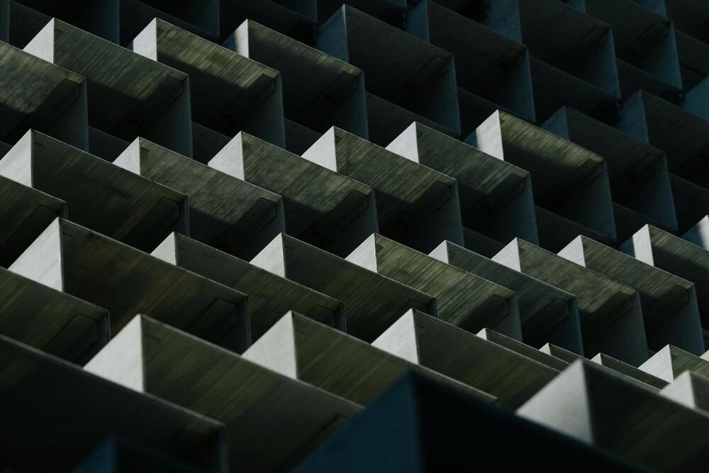 mas-alla-de-las mejores-ia-edificio-dividido