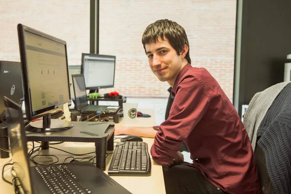 ¿Qué son los agentes de IA para empresas? Cómo aplicarlos para que entiendan, decidan y actúen