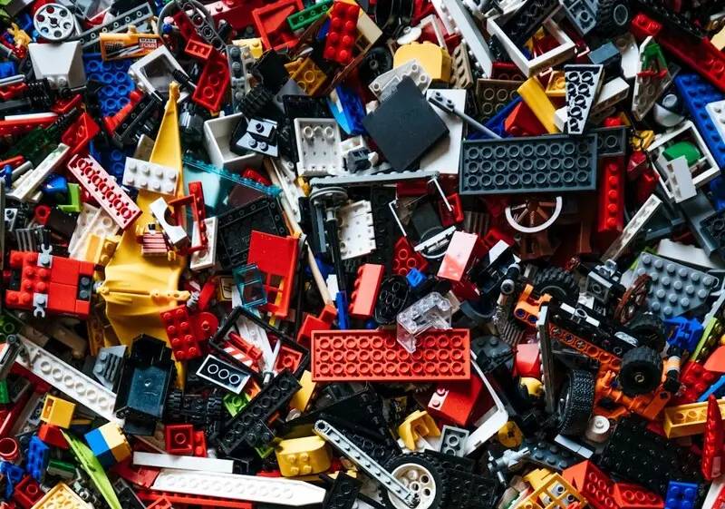 varias fichas lego como representación de un dataset
