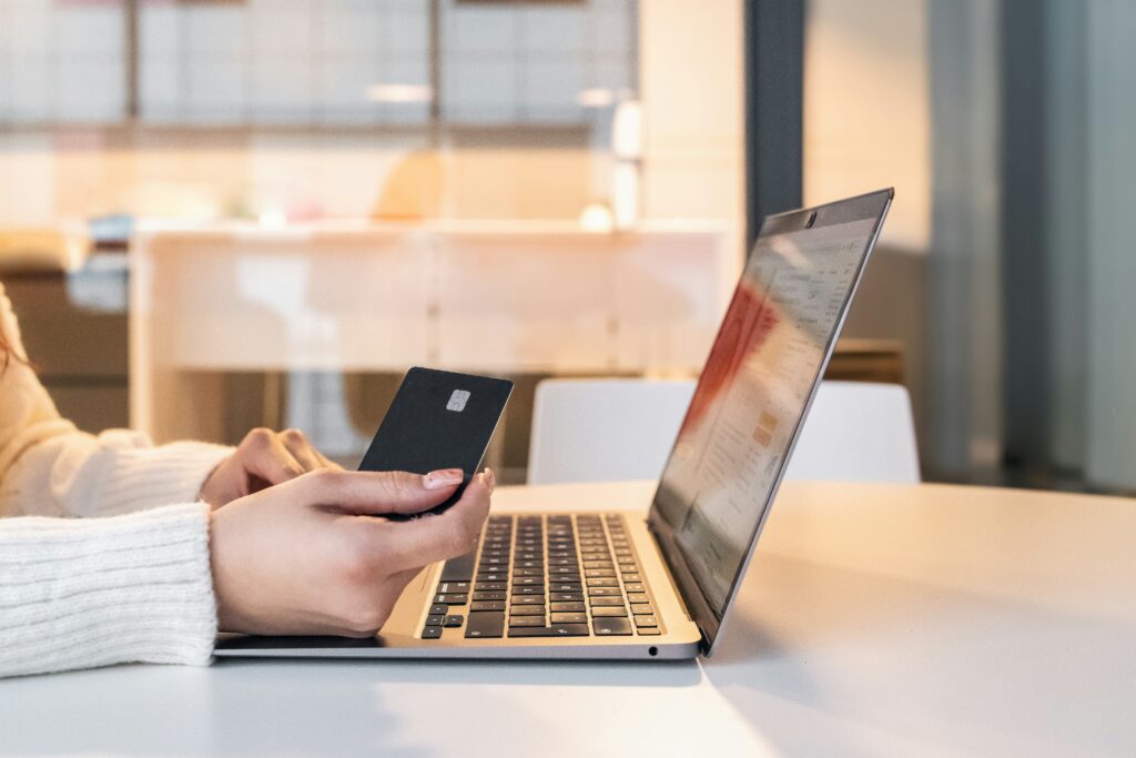 IA para viajes: rediseñar la experiencia turística desde la interfaz y el backoffice 4 Beneficios estratégicos de implementar IA para viajes en medianas empresas turísticas
