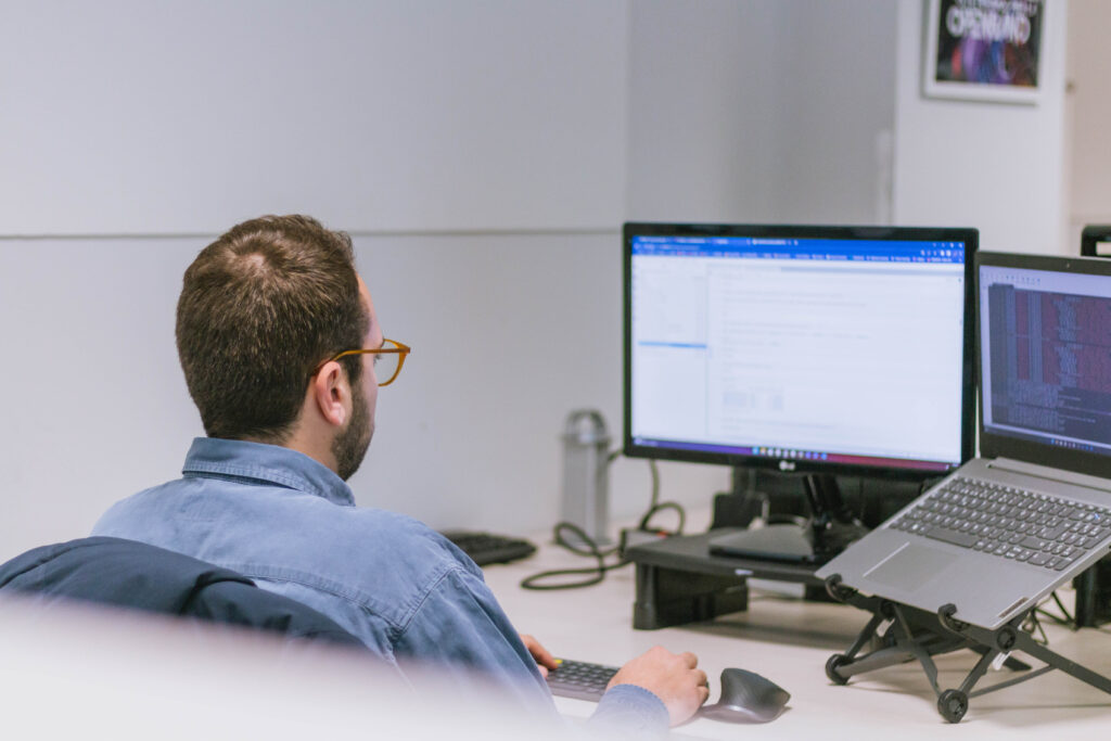Cómo aprovechar la IA en el trabajo: claves, consejos y oportunidades para liderar el cambio 1 OpenSistemas IA en el trabajo