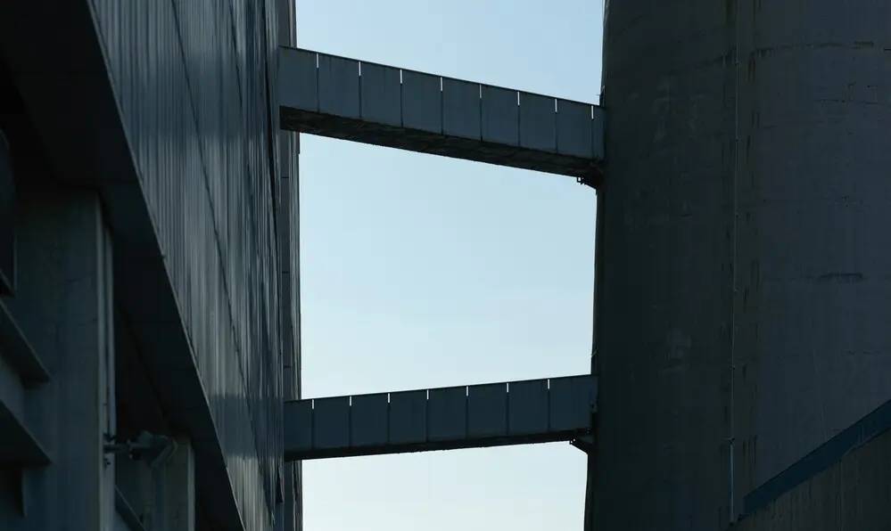 Sensores IoT como puente entre datos físicos y decisiones operativas