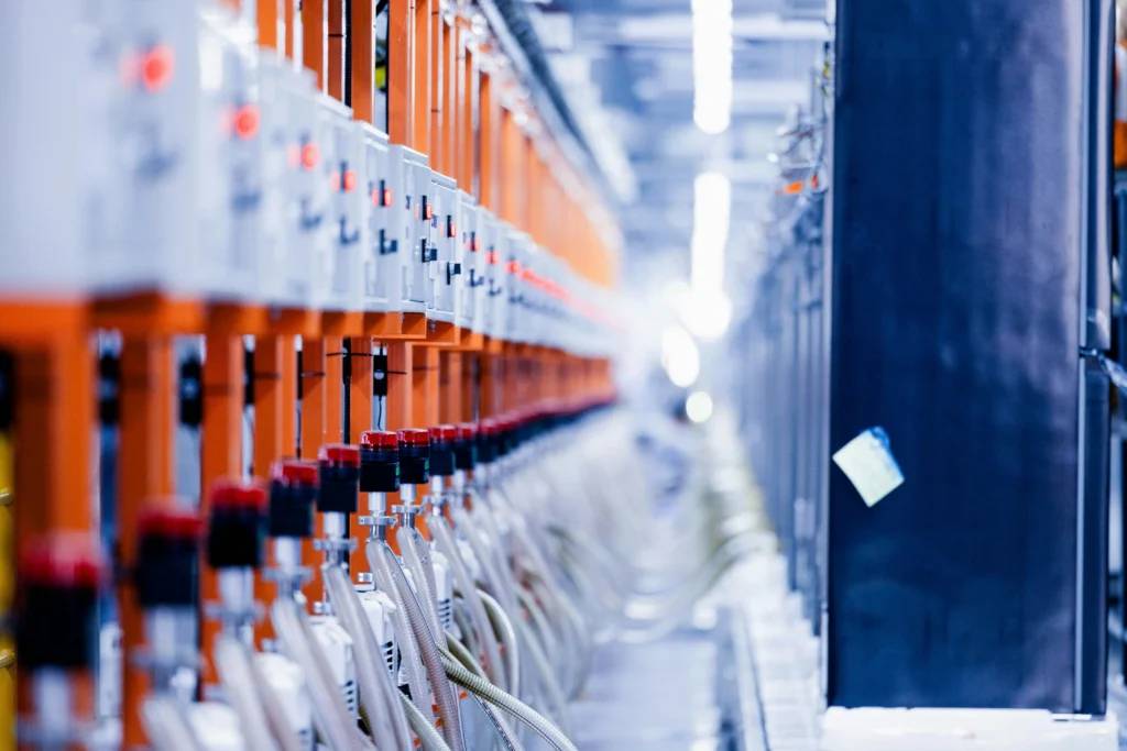 opensistemas se integra con CIONET para abordar la transformación del sector industrial en España e Iberoamérica