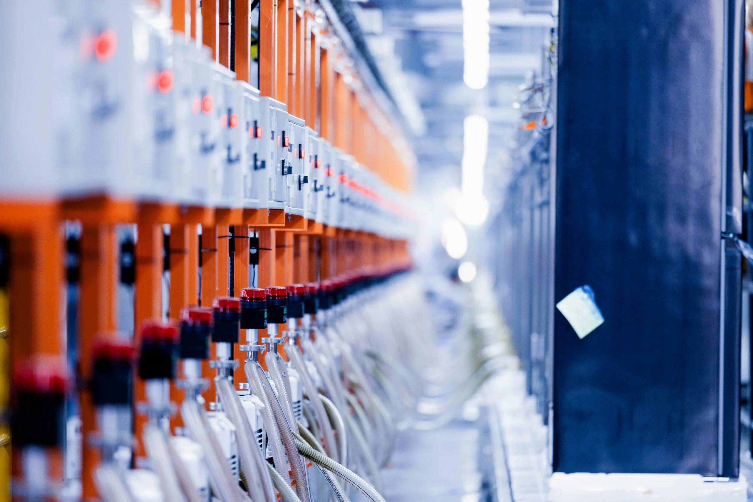 opensistemas se integra con CIONET para abordar la transformación del sector industrial en España e Iberoamérica